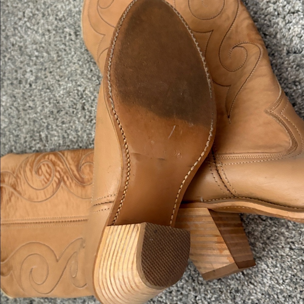 Elegant Tan Leather Heeled Boots - Picture 3 of 4